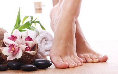 How and how to treat the fungus on the nails of the legs