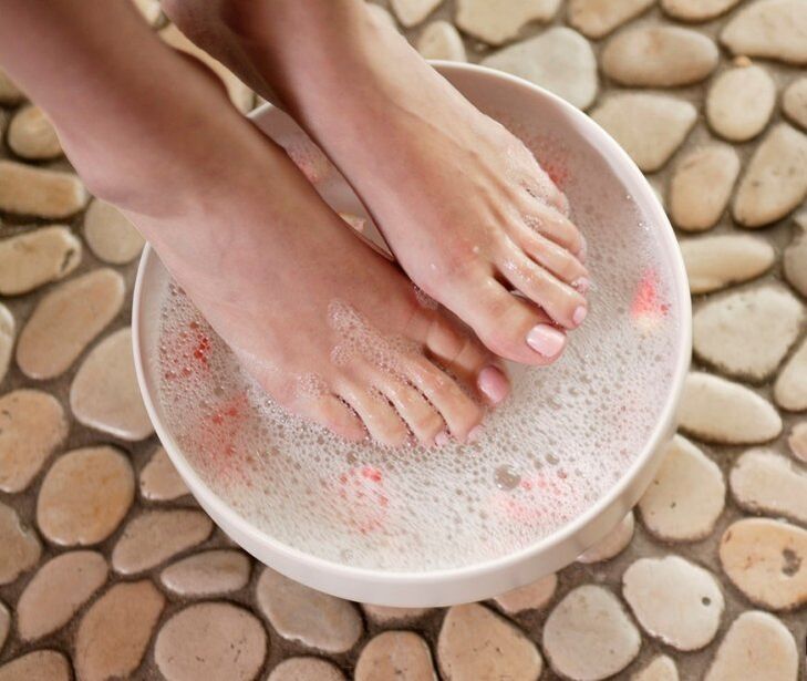 Bath with essential oils for nail fungus.