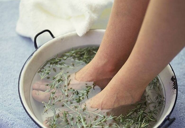 Bath with herbal decoction for toenail fungus.